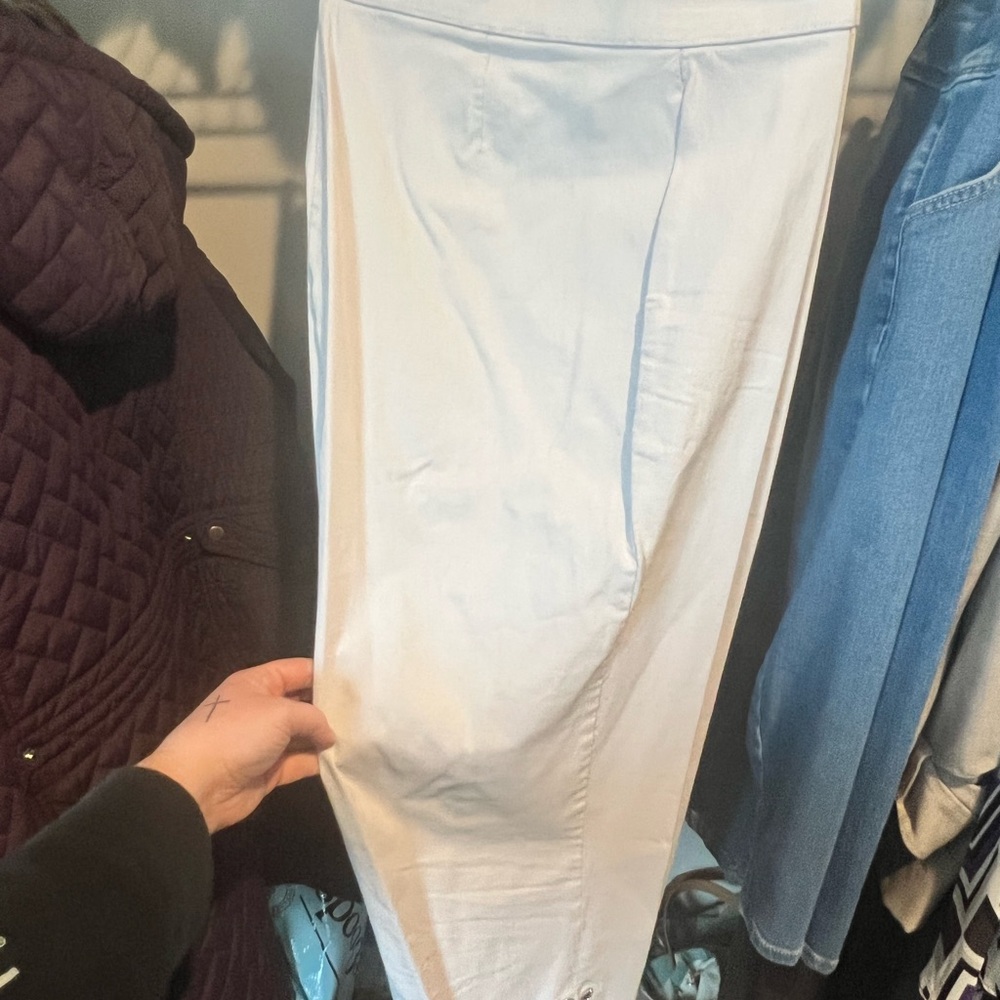 Counterparts White Capri